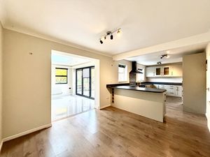 Kitchen Dining Family Room- click for photo gallery